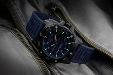 Load image into Gallery viewer, Luminox LM3863